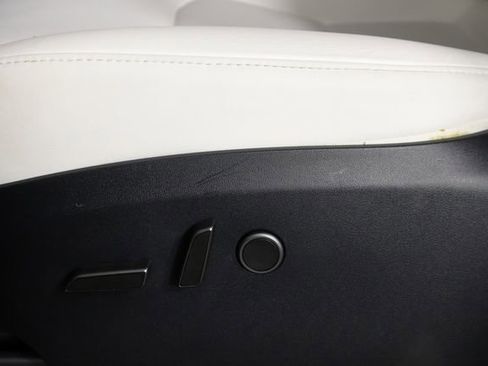 Used 2024 Tesla Model Y Long Range RWD image 19