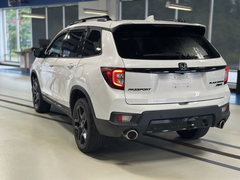 Used 2024 Honda Passport Black Edition image 8