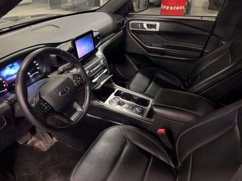 Used 2020 Ford Explorer XLT w/ Equipment Group 202A image 9