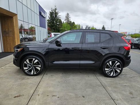Used 2025 Volvo XC40 B5 Plus AWD/4WD image 8