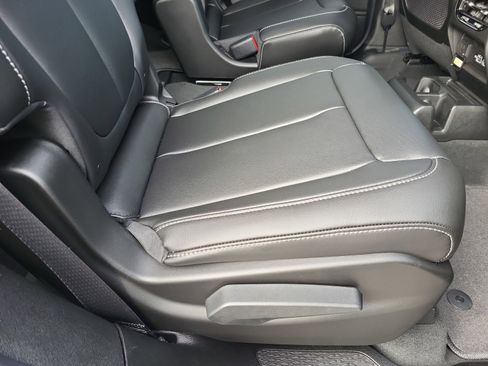 New 2025 Jeep Grand Cherokee L Limited w/ Black Appearance Package AWD/4WD image 18