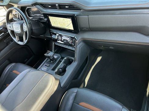 Used 2023 GMC Sierra 1500 AT4 w/ Technology Package AWD/4WD image 28