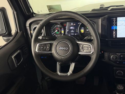 Used 2024 Jeep Wrangler Unlimited Sahara w/ Technology Group AWD/4WD image 14