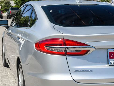 Used 2019 Ford Fusion SE FWD image 6