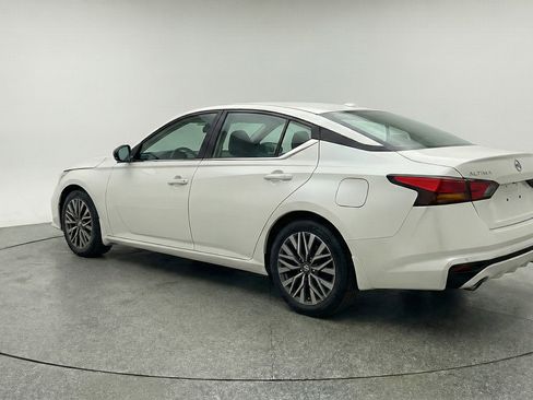 Used 2025 Nissan Altima 2.5 SV FWD image 6