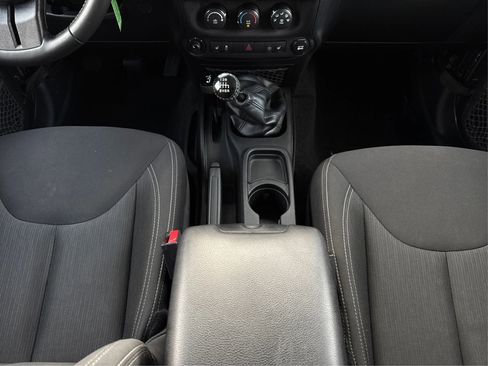 Used 2017 Jeep Wrangler Unlimited Rubicon w/ Connectivity Group image 16