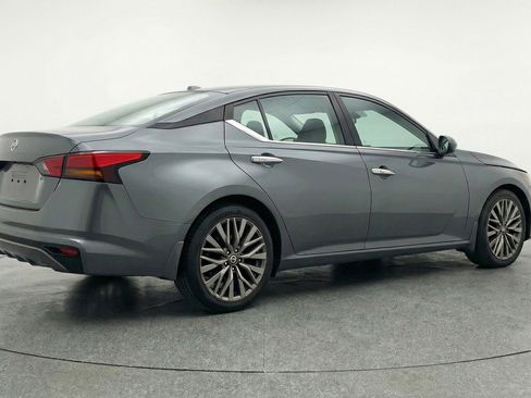 Used 2025 Nissan Altima 2.5 SV FWD image 9