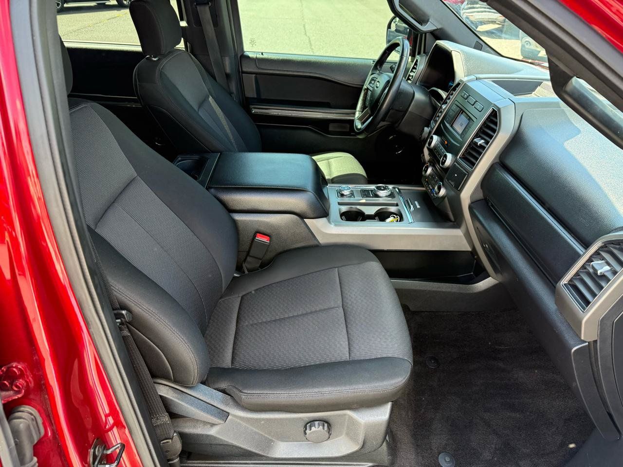 Used 2018 Ford Expedition XLT AWD/4WD image 16