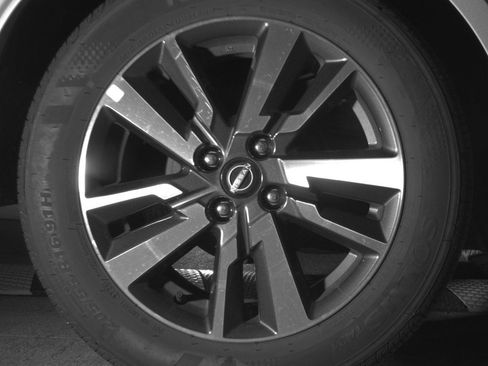 Used 2025 Nissan Versa SV FWD image 15