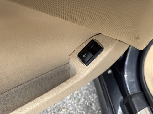 Used 2013 Mercedes-Benz SL 550 image 31