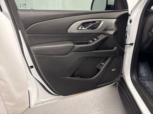 Used 2023 Chevrolet Traverse LT w/ LT Premium Package AWD/4WD image 14