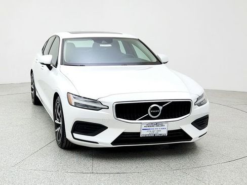 Used 2019 Volvo S60 T6 Momentum w/ Multimedia Package image 2