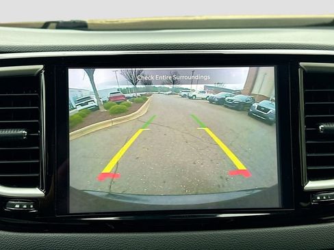 Used 2024 Chrysler Pacifica Touring-L image 13