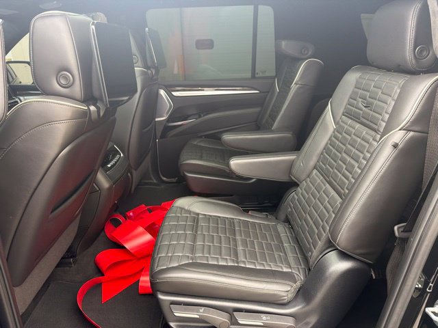 Used 2025 Cadillac Escalade ESV Sport Platinum AWD/4WD image 17