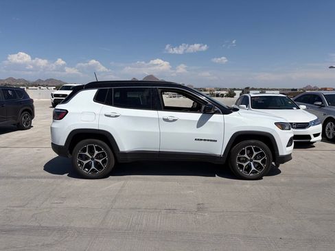 Used 2025 Jeep Compass Limited AWD/4WD image 3