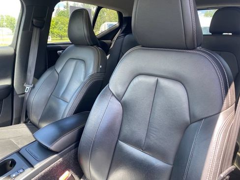 Used 2019 Volvo XC40 T5 Momentum AWD/4WD image 13