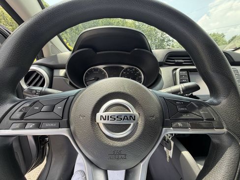 Used 2022 Nissan Versa S FWD image 16
