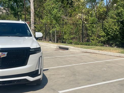 Used 2024 Cadillac Escalade Sport Platinum AWD/4WD image 3