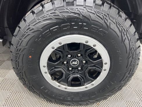 Used 2024 Ford Bronco Badlands image 9