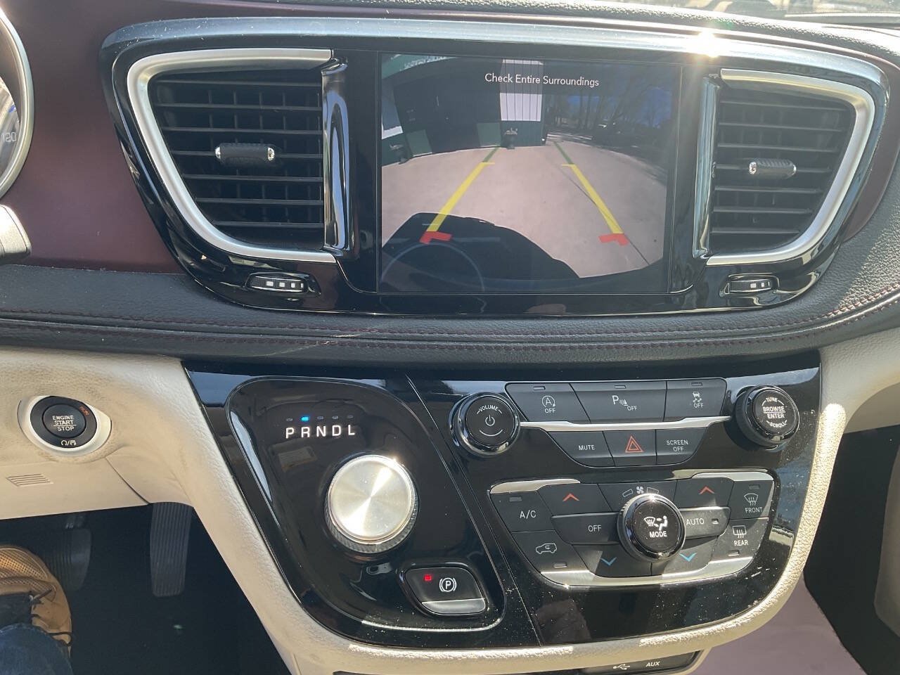 Used 2020 Chrysler Pacifica Limited FWD image 22
