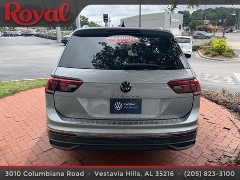 Certified 2023 Volkswagen Tiguan SE FWD image 3