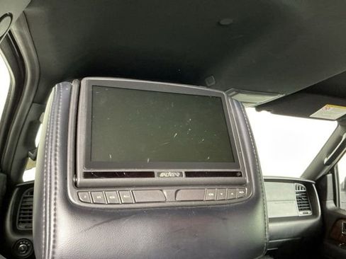 Used 2015 Lincoln Navigator L 4WD image 25