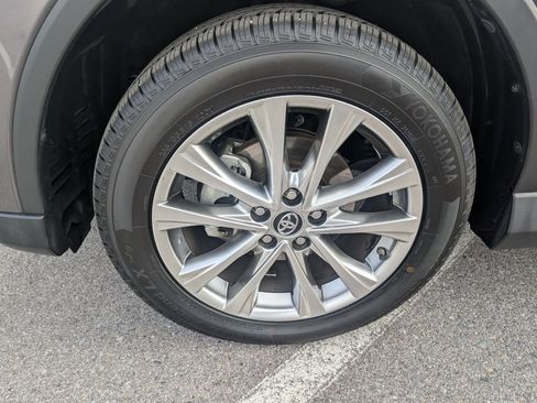 Used 2017 Toyota RAV4 Limited image 24