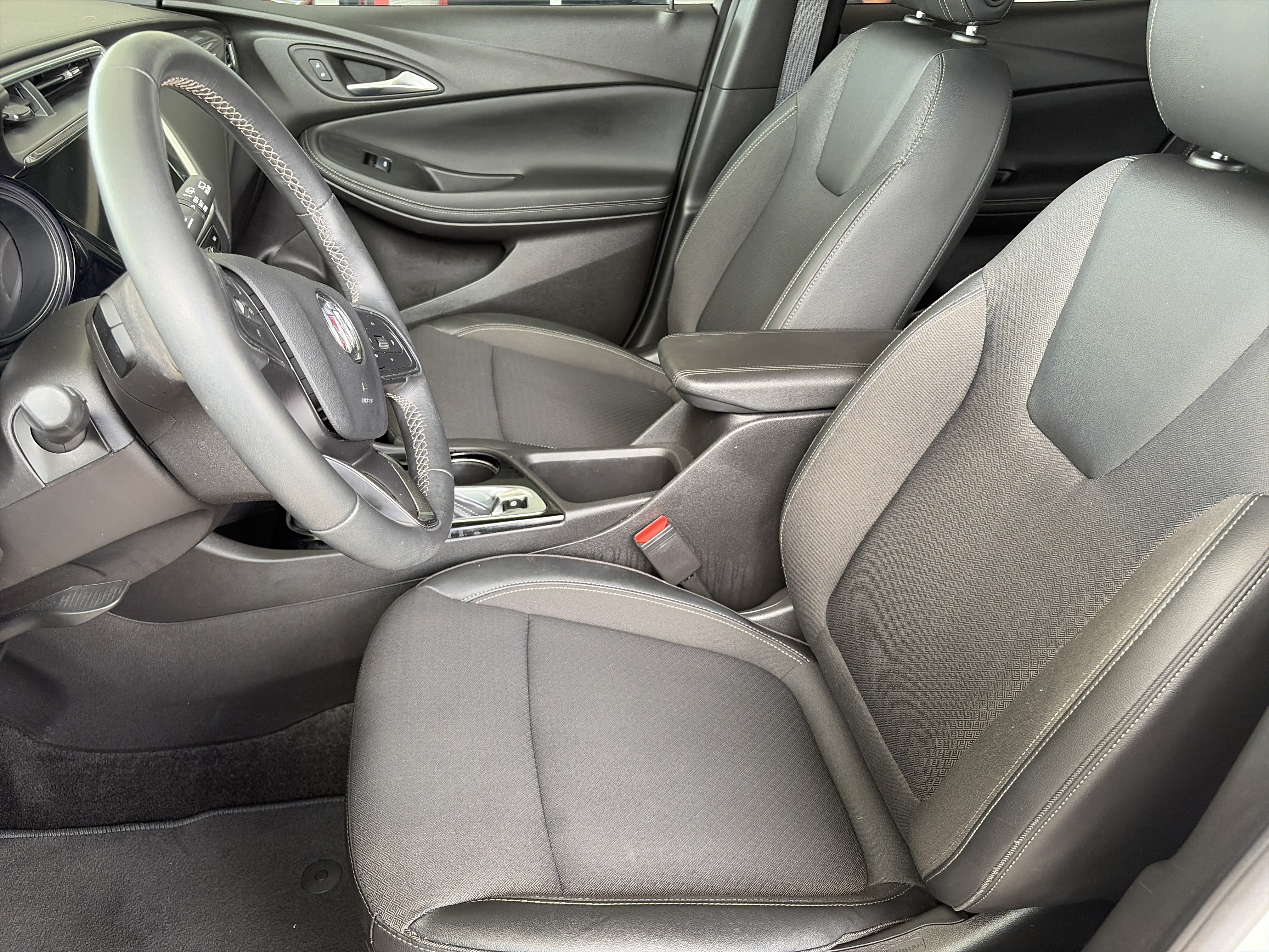 Used 2022 Buick Encore GX Select w/ Sport Touring Package FWD image 12