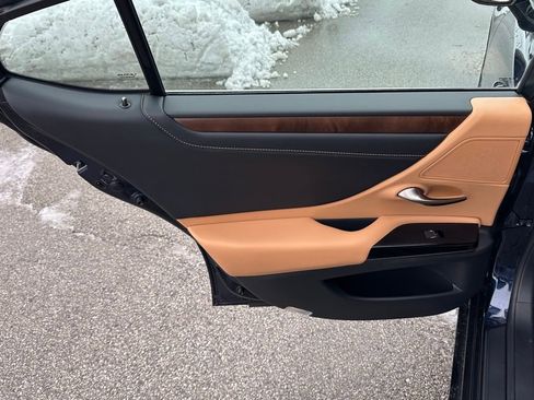 Used 2024 Lexus ES 350 w/ Premium Package image 18