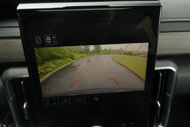 Used 2025 GMC Acadia Denali w/ Super Cruise Package FWD image 17