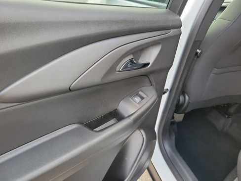 Used 2025 Chevrolet TrailBlazer LT AWD/4WD image 18
