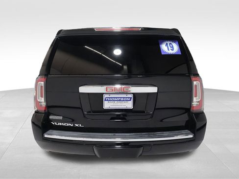 Used 2019 GMC Yukon XL Denali w/ Denali Ultimate Package image 2