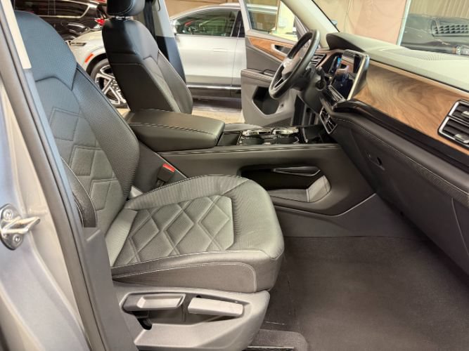 Used 2025 Volkswagen Atlas SE FWD image 30