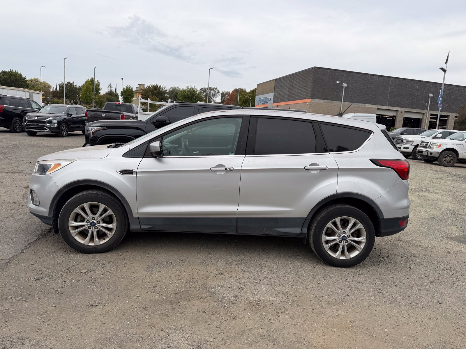 Used 2019 Ford Escape SE FWD image 2