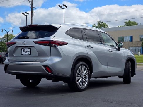 Used 2024 Toyota Highlander Platinum AWD/4WD image 7