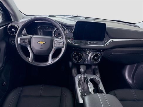 Used 2024 Chevrolet Blazer LT image 2