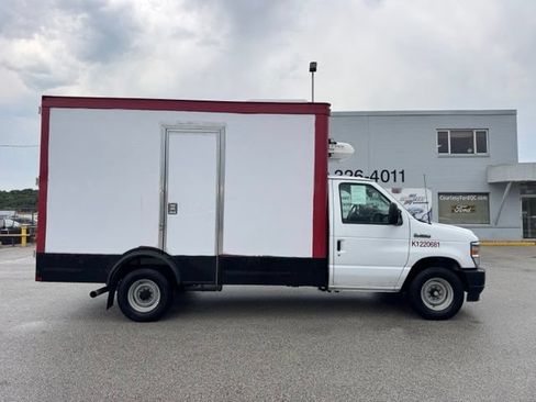 Used 2023 Ford E-350 and Econoline 350 Super Duty w/ Power Windows & Locks Group RWD image 6