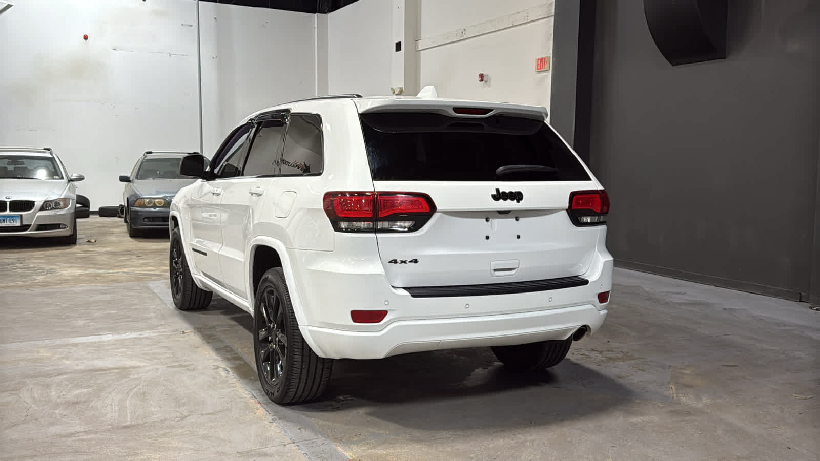 Used 2020 Jeep Grand Cherokee Altitude AWD/4WD image 6