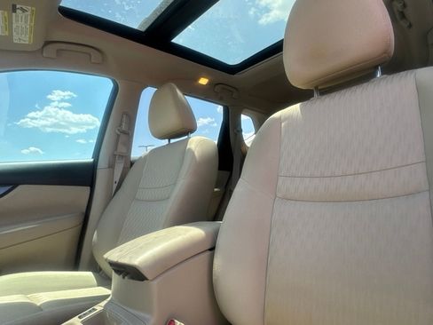 Used 2019 Nissan Rogue SV w/ Sun & Sound Touring Package FWD image 43