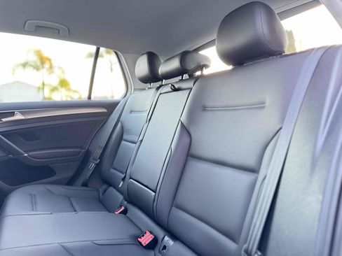 Used 2017 Volkswagen e-Golf SEL Premium w/ Driver Assistance Package image 13