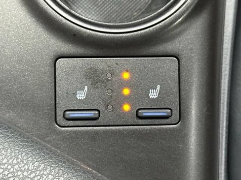 Used 2021 Toyota Camry SE AWD/4WD image 4