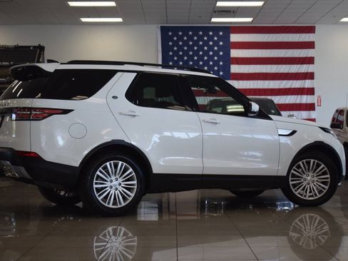 Used 2017 Land Rover Discovery HSE image 31