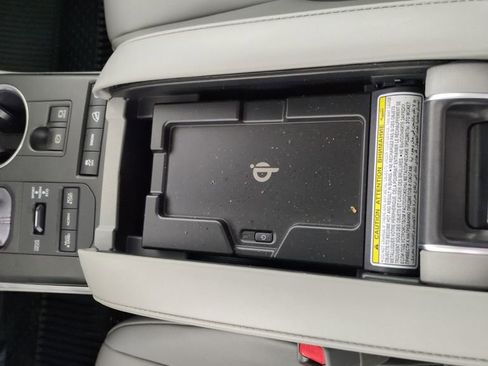 Used 2020 Toyota Highlander XLE image 27