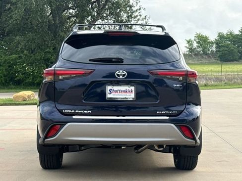 New 2026 Toyota Highlander Platinum AWD/4WD image 7