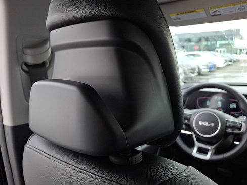 Used 2024 Kia Sportage EX image 13