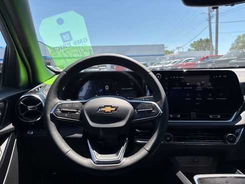 New 2026 Chevrolet Equinox LT w/ Convenience Package II FWD image 11