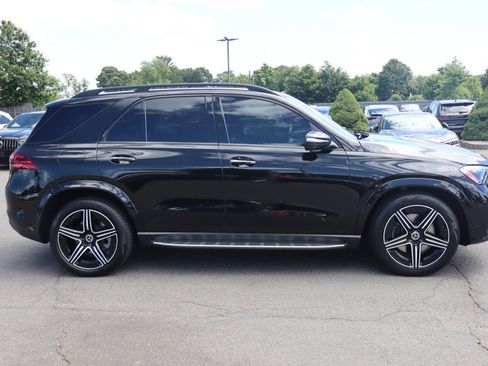 Used 2025 Mercedes-Benz GLE 450e 4MATIC w/ AMG Line Exterior image 5