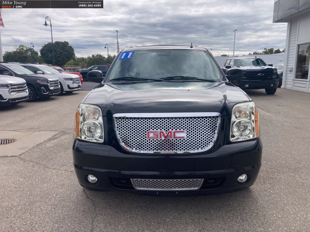 Used 2011 GMC Yukon SLT w/ SLT-2 Equipment Package AWD/4WD image 2