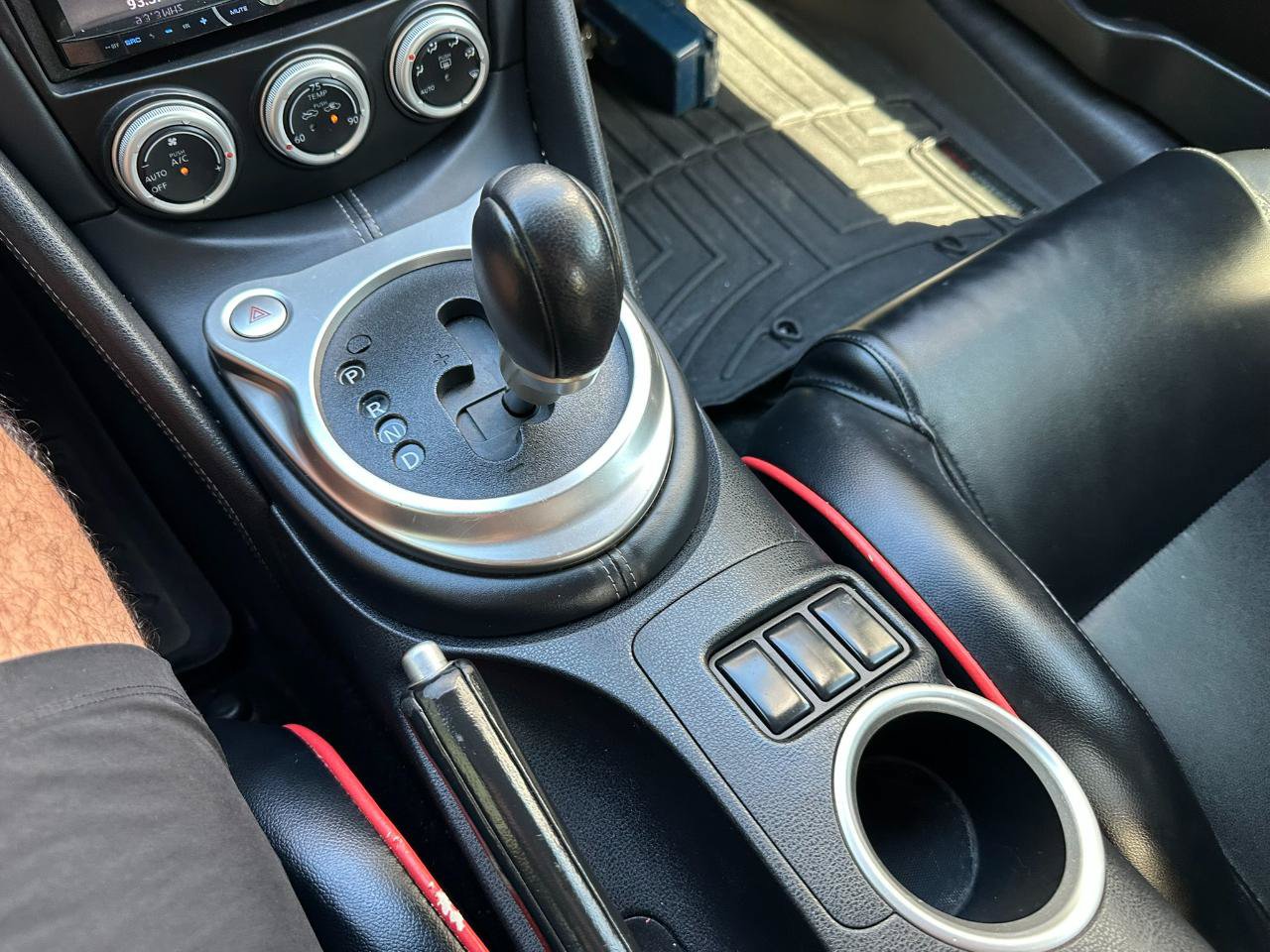 Used 2014 Nissan 370Z Coupe RWD image 38