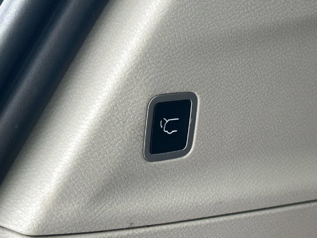 Used 2022 Chrysler Pacifica Touring-L FWD image 13